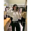 Nova coleção de outono: Suéter de tricô casual elegante e suave estilo coreano, com decote V e mangas morcego, para mulheres, com design que afina a silhueta e define a cintura