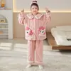 Pijama de franela para niñas, nuevos estilos otoño/invierno, cálido y acogedor, adorable conjunto de dos piezas de forro polar coral para niños