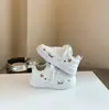 Tênis Brancos Infantis 2026 Primavera Novos Sapatos Casuais de Desenho Animado para Crianças, Tênis de Skate para Meninas, Tênis Esportivos Versáteis para Meninos Tendência
