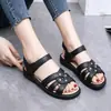 Sandalias de Verano para Mujeres Mayores con Suelas Planas Suaves, Antideslizantes, Resistentes al Desgaste, Huecas, Transpirables, con Pedrería, Velcro, Zapatos para Madres de Mediana Edad