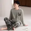 Pijama coreano de algodón puro para hombre, de manga larga y pantalón largo, para otoño e invierno, 100% algodón, cuello redondo, casual, corte holgado, adecuado para usar fuera de casa, conjunto para el hogar