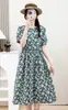 121 Vestido Estilizado y Juvenil de Cuadros Florales con Ceñidor en la Cintura para Mujer, Nuevo Vestido de Verano 2026 de Longitud Media