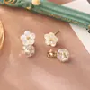 Pendientes Minimalistas de Flor Fresca Lujo Ligero Gama Alta Uso Bidireccional Pendientes de Circonita para Mujer Diseño de Nicho Joyería de Moda