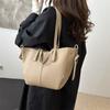 Bolso Tote de Moda con Estampado de Lichi Europeo y Americano para Mujer 2025 Primavera Texturizado Gran Capacidad para el Trabajo y el Viaje al Trabajo Hombro Cruzado