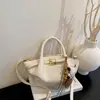 Bolso plisado vintage estilo francés para mujer, nueva colección 2026, un bolso de hombro chic y versátil perfecto para ir al trabajo, con un diseño elegante y de alta calidad