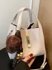 Bolso cubo vintage transfronterizo para mujer, nuevo modelo 2026, diseño de nicho, versátil para el trabajo, gran capacidad, bolso de hombro y cruzado