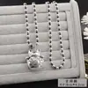 Explosiones en Vivo Estilo Étnico Corre en el Tiempo Cadena de Lana de Flor Collar Largo Plata de Xizang Candado de Larga Vida Colgante de la Riqueza del Cuarteto
