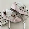 Zapatos Mary Jane de Diamantes Estilo Lujo Francés Pequeño para Mujer 2026 Nuevo Otoño Versátiles con Faldas Aumentan la Altura Oculto Boca Baja Zapatos de Salón