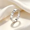 Anel de Titânio com Diamante Favorito de Influenciadores da Moda para Mulheres, Anel de Casal Zircônia Elegante Liso Sem Desbotar