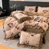 Juego de Colcha de Encaje Francés y Terciopelo de Leche de Cuatro Piezas Estilo Princesa Invierno Engrosado Cálido Funda Nórdica de Terciopelo Coral Sábana Bajera Ropa de Cama