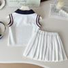 Conjunto de Colete Sem Manga Estilo Preppy para Meninas com Gola Polo, Estilo Fino, Moda Nova Verão 2026 Conjunto de Duas Peças com Saia Plissada