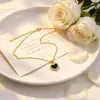 Cadena Clavícula Corazón Doble Cara Blanco y Negro Estilo Francés Retro, Diseño Reversible, Vibras Dulces y Frescas, Collar Versátil para el Trabajo