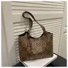 Bolso de mano nuevo de comercio exterior con estampado de rombos, un bolso de mano simple y versátil que se puede llevar debajo del brazo, un bolso tote práctico y elegante para ir al trabajo, diseñado para mujeres