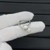 Venta directa del fabricante: Anillo Valentino 2024 Nuevo en Forma de V con Diamantes Completos para Mujer, Latón Versión de Alta Gama Anillo Abierto