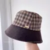 Sombrero de pescador de moda patchwork a cuadros minimalista para mujer, nuevo sombrero tipo cubo elegante y versátil de otoño, sombrero de tela con protección solar, moderno
