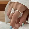 Anillo Nuevo Nido de Pájaro con Superficie de Hoyo Hueco para Mujer, Diseño de Nicho, Versátil, Simple y de Gama Alta, Joyería de Mano Elegante de Celebridad de Internet para Mujer