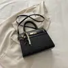 Elegante y a la moda, bolso nuevo de otoño 2026, simple y chic, con un diseño cuadrado retro, adecuado como bolso de hombro o bolso cruzado para mujer