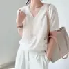Camiseta de punto de seda helada de manga corta con cuello en V para mujer, top de verano 2022 con mangas abullonadas, diseño calado, corte holgado, efecto adelgazante