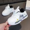 2026 Novos Sapatos Infantis de Primavera/Outono para Meninos e Meninas, Tênis Casuais Infantis com Desenhos, Cano Baixo, Sapatos Brancos, Tênis Esportivos Simples