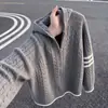 Suéter de punto con capucha a rayas azul oscuro para hombre, otoño, tejido de ochos, estilo ligeramente maduro, cárdigan con cremallera, chaqueta con sensación de alta inteligencia
