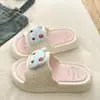 Pantuflas lindas y cómodas sin cordones para estudiantes y uso en casa, pantuflas lindas antideslizantes de suela gruesa para mujer, nuevas sandalias de playa de verano 2026
