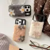 Funda de Felpa con Flor Estilo Coreano para Otoño e Invierno, Adecuada para Apple 17 Pro Max, iPhone 16 Resistente a Golpes, 15/14 Pro Funda Dura