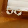 Brincos redondos torcidos de zircônia banhados a ouro 14k real, simples e estilosos para o uso diário, brincos de nicho de alta qualidade para mulheres