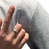 2026 Verano Nuevo Moda Masculina Marca de Tendencia Versátil Diseño de Remaches Camiseta de Manga Corta Top Casual Estilo Sencillo