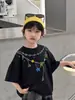 Roupa Infantil Verão Novo Estilo 2026 Estampada Personalizada Manga Curta Tendência Marca d'água de Alta Definição Versátil Camiseta Curta