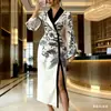 Vestido Novo Temu Amazon Transfronteiriço com Toque de Luxo, Decote V, Emagrecedor, Estampa Elegante, Fenda, Vestido de Verão Sexy para Mulheres