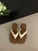 Chinelos de Dedo Retro Thong para Mulheres, Verão, Uso Externo, Novo Estilo 2026, Sandálias Planas de Solado Macio para Férias na Praia