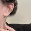 Pendientes de aro de moda, versátiles y elegantes, lujo ligero con un toque de alta gama, clips para orejas de circonita sintética, pendientes de perlas para mujer, pendientes para el cuidado de perforaciones