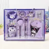 Lindo Kuromi Dibujo Animado 64K Cuaderno de Felpa Divertido Set de Papelería Sanrio Bolígrafo Peludo Insignia Premios
