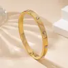 1 Peça de Novo Bracelete Dourado Simples com Diamantes Estilo Europeu e Americano, Joia de Luxo Leve da Moda e Versátil para Mulheres, Acessório de Mão de Alta Qualidade