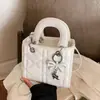 Bolsa pequena super popular para mulheres, novo modelo de verão 2026, bolsa de ombro de alta qualidade com padrão de diamante, bolsa transversal para o dia a dia