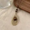 Cadena Larga de Suéter de Múltiples Capas con Colgante de Ojo de Tigre para Mujer Collar de Nicho con Sensación de Alta Gama Collar de Temperamento Retro Lujo Ligero