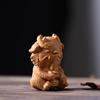 Adornos Yuan Bao Long tallados en madera de sándalo dorado de boj sudamericano, adornos de madera maciza, artesanías, amuleto Nafu de la suerte de mano largo.