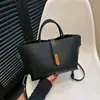 Bolso de Mano de Moda para Mujer 2025 Verano Nuevo Bolso de Hombro para Viajes Diarios Estilo Extranjero Bolso Cruzado Bolso Cubo de Gran Capacidad