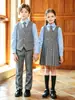Nueva colección de otoño de conjuntos de uniforme escolar para estudiantes de primaria, con un diseño de estilo británico, adecuados para actuaciones de coro infantil y como uniformes de jardín de infantes, incluyendo vestidos y conjuntos