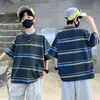 Camiseta de Manga Curta de Verão para Meninos 2026 Novo Estilo Crianças Médias e Grandes Meninos Moda Estilosa Camiseta Top Roupa de Verão Tendência T