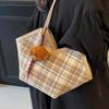 Bolsa Grande Capacidade Feminina 2024 Novo Estilo Coreano Xadrez Popular Versátil Tecido de Lã Bolsa Retrô Stylist Casual Bolsa de Ombro