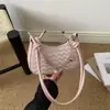 Onda de comércio exterior transfronteiriça texturizada 2026 simples e moderna elegante bolsa de ombro com corrente de bolinho para mulheres