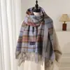 Xale Lenço Xadrez Elegante com Textura de Areia Fina Imitação de Caxemira para Homens e Mulheres, Quente e Fashion para Outono e Inverno, Lenço com Franjas para o Dia a Dia