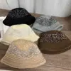 Sombrero de pescador tejido con diseño de patchwork, nuevo estilo coreano otoño/invierno 2026, versátil, favorecedor del rostro, moderno y elegante sombrero de cubo