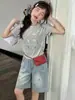 Conjunto de Verano para Niñas Celebridad de Internet Gato Kt Lentejuelas Camiseta de Manga Corta Conjunto de Shorts de Mezclilla Delgados Conjunto de Dos Piezas Moderno para Niños Mayores