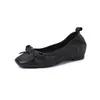 Zapatos planos de piel de oveja de plena flor súper suaves con lazo, cómodos y fáciles de llevar, punta cuadrada con 4 cm de aumento interno de altura, zapatos de mujer plisados estilo francés