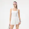 26 Vestido Esportivo de Badminton Novo para o Verão com Gola Quadrada Elástica Confortável, Design Emagrecedor e Elegante, Combinado com Shorts de Segurança Independentes, Saia de Tênis