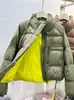 Chamarra Acolchada de Plumas de Pato Blanca para Mujer, Estilo Coreano Retro, Texturizada, Color Contrastante, Engrosada, Cuello Alto, Nueva de Invierno 2026