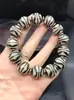 Venta al por mayor del fabricante Pulsera de cuentas Dzi de Xizang 16 mm Negra y Blanca Dzi Weathered B