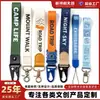 Chaveiros de etiqueta tecida personalizados, chaveiros de alça tecida bordados por transferência de calor, chaveiros universais de lona e couro personalizados